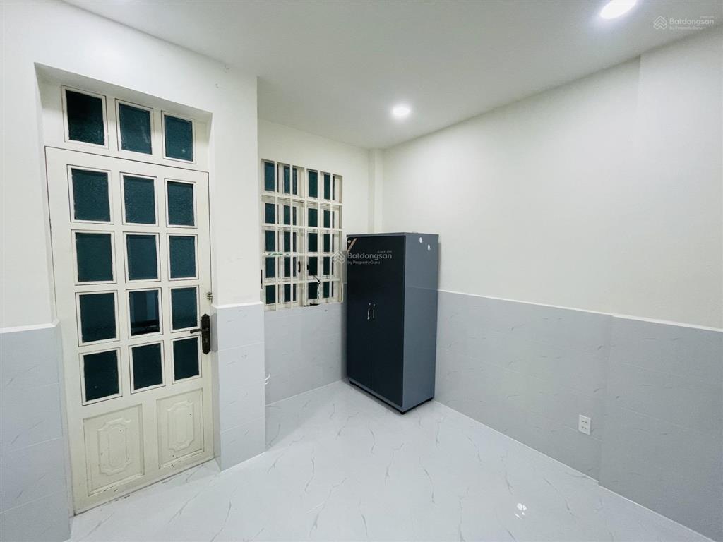 Gần thpt nguyễn khuyến thành thái  quận 10 nhà 5 tầng có 4 phòng ngủ ô tô đậu đỗ ngày đêm