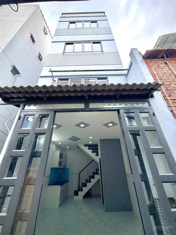 Anh đức từng nói chỉ cần căn nhà đủ rộng để ba mẹ ở tầng trệt vợ chồng con cái có không gian riêng