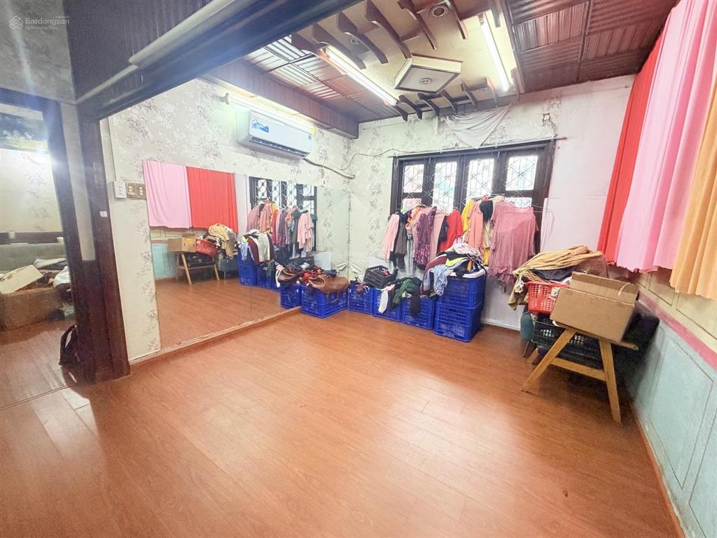 Lạc long quân  tân bình nhà ngang hiếm (10mx6m) lô góc chính chủ lâu năm