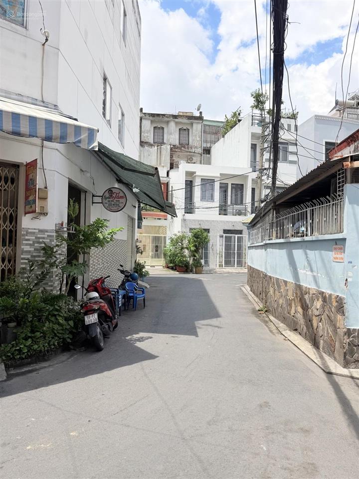Lạc long quân  tân bình nhà ngang hiếm (10mx6m) lô góc chính chủ lâu năm