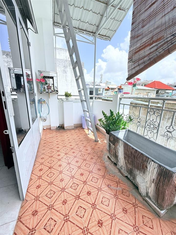 Nhà ngang hơn 5m 61m2 lô góc hẻm xe hơi khu vip bàu cát tân bình