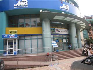 Cho thuê mặt bằng 464m2 chân đế chung cư nguyễn đức cảnh