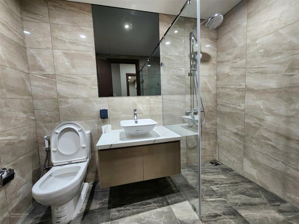 Cho thuê cc the matrix one 2pn2wwc, 22 triệu vnd, 88m2, nội thất sang trọng hiện đại, chính chủ