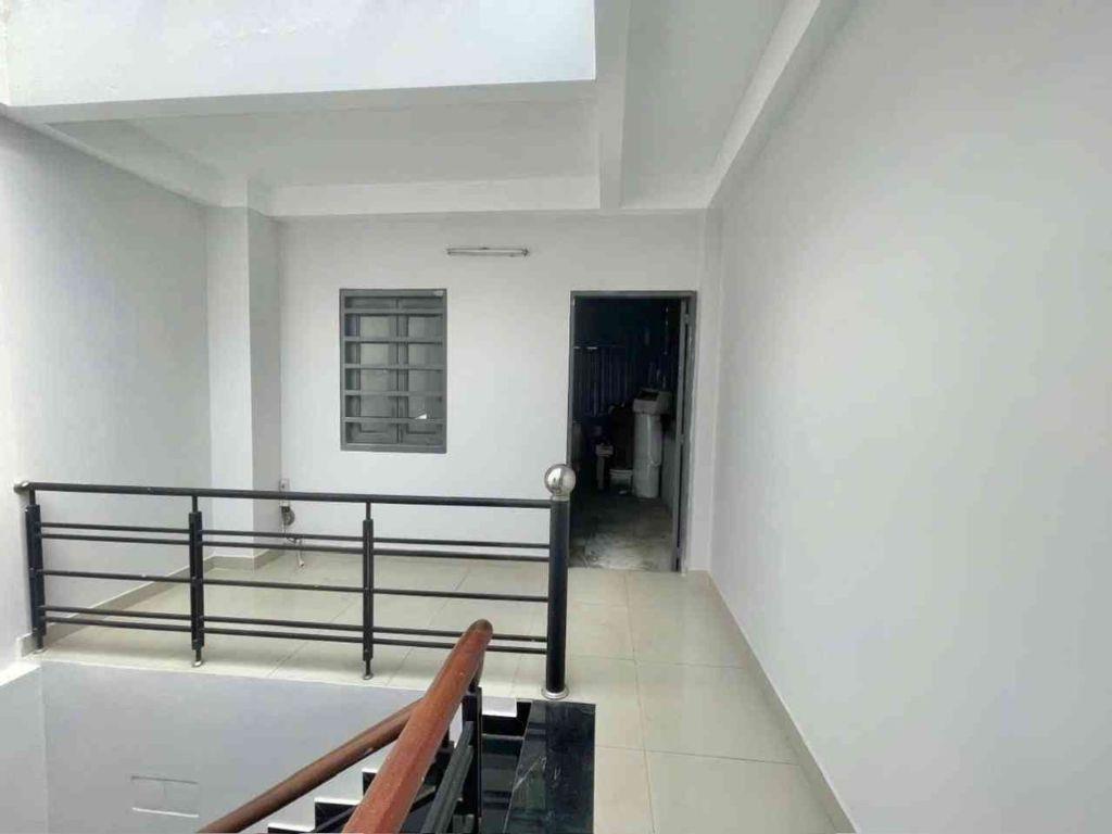 Nhà gần trục đường Tân Kỳ Tân Quý (dtsd 65m 3 tần) hẻm xe hơi ,pháp lý chuẩn shr 5đ nhỉnh 