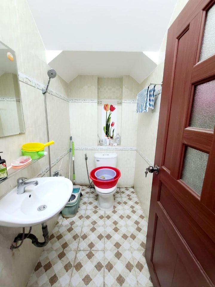 Nhà 5 tân có lề 4m hẻm xe tải thông Võ Văn Kiệt (đt 68m) pháp lý chuẩn sổ riêng 8₫ #00179 