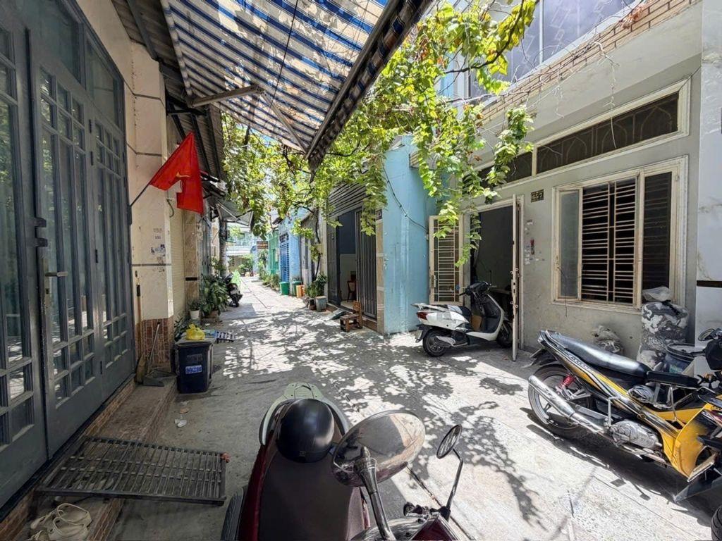 Nhà đẹp vô ở liên Gò Xoài - Lê Văn Qưoi (đt 48m ) hẻm xe hơi thông thoáng 5₫ nhỉnh (3pn) #00189