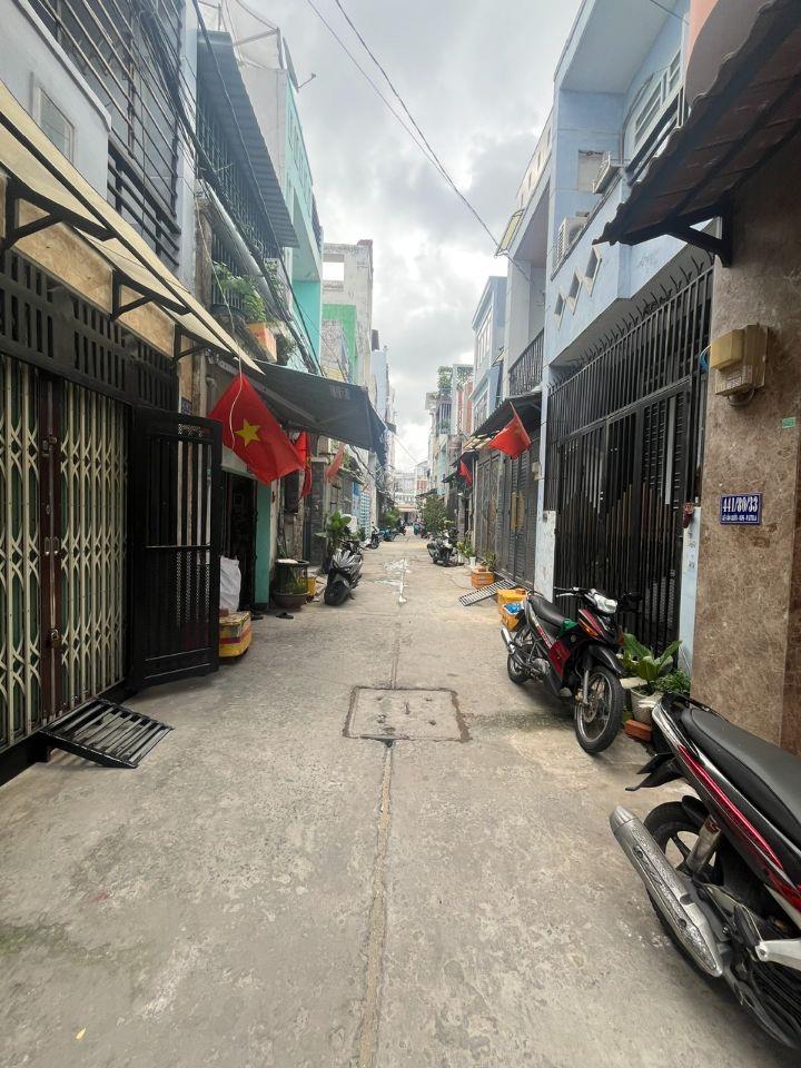 Nhà xây mới có pn trệt cho ng lớn tuổi Lê Văn Qươi (đt 40m) hẻm xe hơi thông thoáng 4₫ nhỉnh #00202 