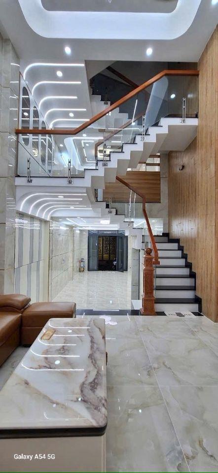 Ngã Tư 4 Xã (4x15) 5 tần hẻm xe hơi thông thoáng cách mặt tiền 200m pháp lý shr hoàn công đủ 7₫ #00276