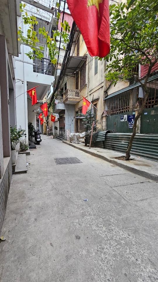 Bán đất đội cấn  ngã tư liễu giai  đội cấn  văn cao 79m2, giá 140 triệu/m2. không quy hoạch