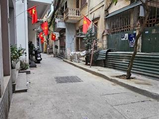 Bán đất đội cấn  ngã tư liễu giai  đội cấn  văn cao 79m2, giá 140 triệu/m2. không quy hoạch