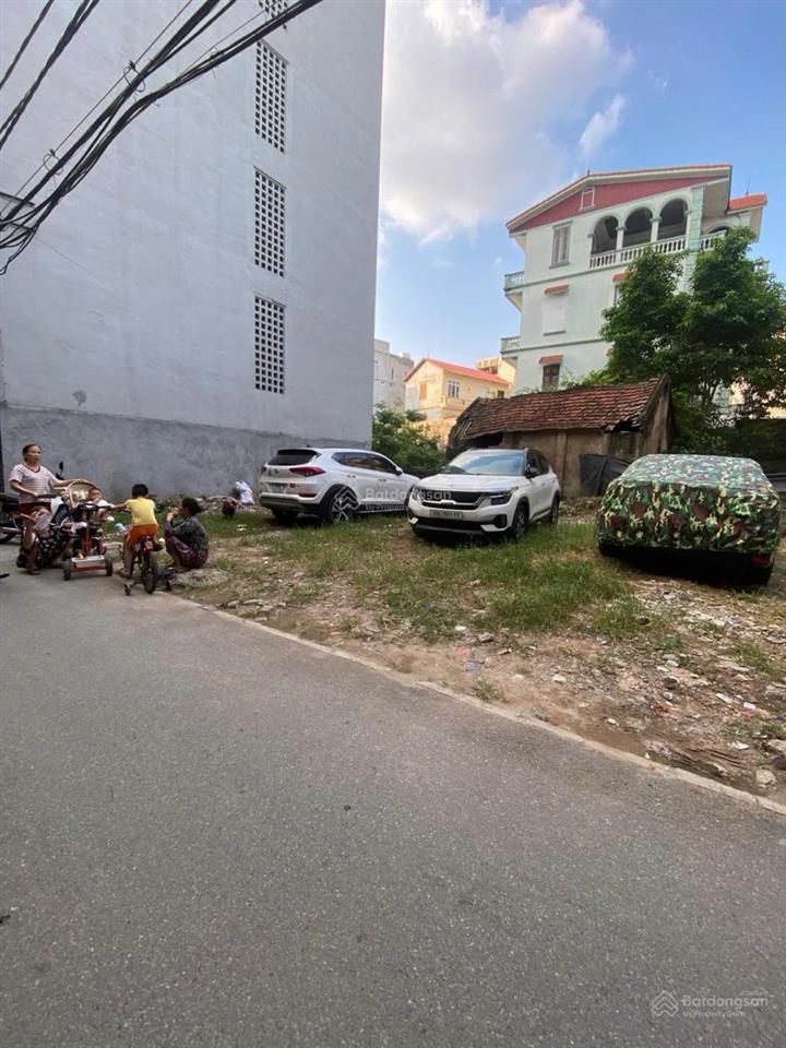 Bán đất lạc long quân 55m2 tấc đất tấc vàng  vị trí vip  4 chỗ đỗ cửa  sổ hoa hậu