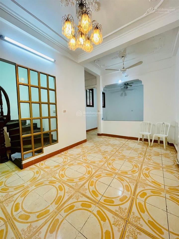 Bán nhà sát mặt phố kim mã 50m2  lô góc  2 thoáng, ngõ thông  rộng 3m. hạ chào 1 tỷ