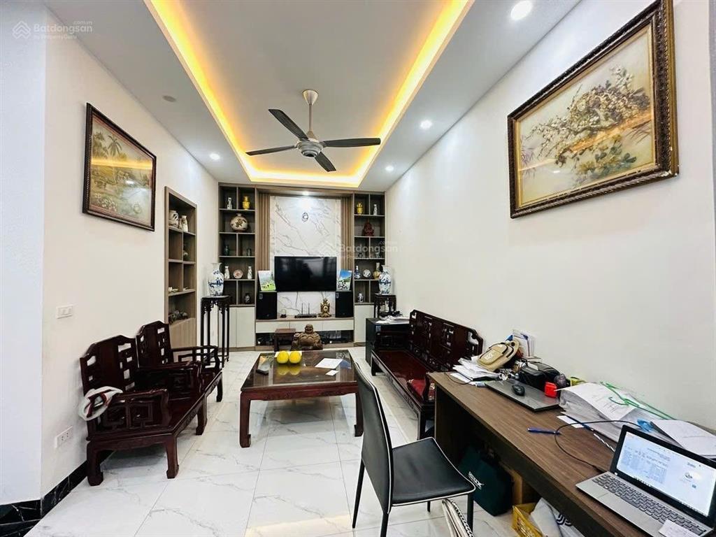 Trung tâm ba đình  đội cấn 98m2 giá ~170tr/m2 nhà 5 tầng chắc chắn.