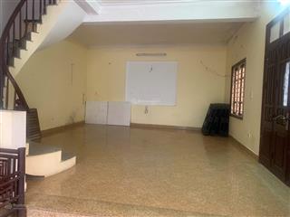 Cho thuê nhà 4pn, 3wc, 70m2, 8 triệu vnd tại âu cơ, p nhật tân, q.tây hồ hot! uy tín