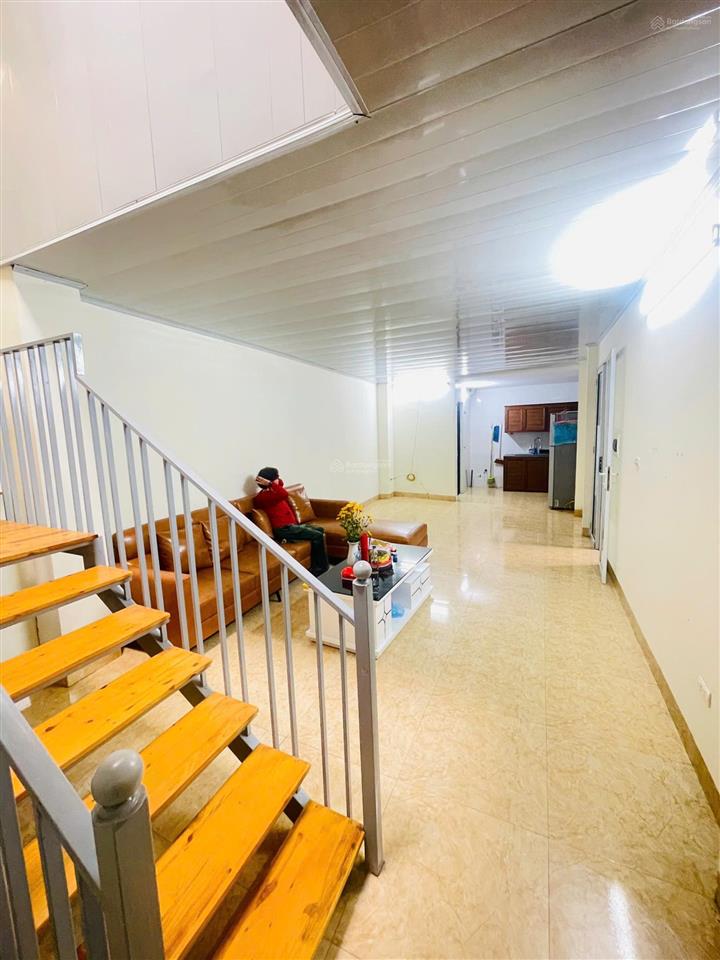 Nhà trọ rộng 60m2 xây 2 tầng phù hợp ở hộ gia đình, cách mặt phố 3 bước chân