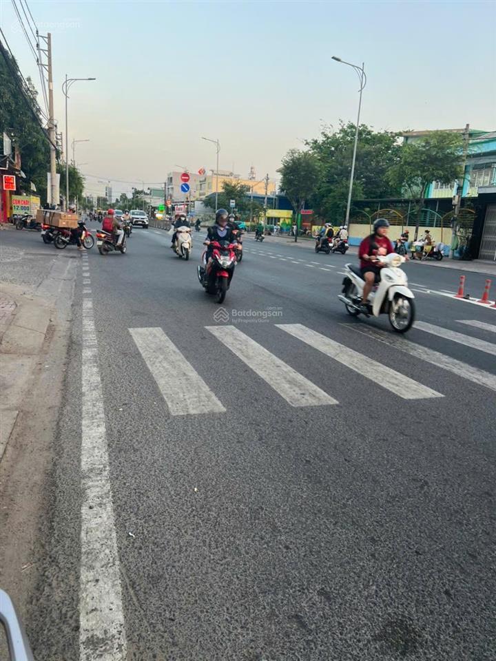 Bán nhà mặt tiền tô ký  ngã 3 bầu  đường 30m  90m2  vị trí vàng kinh doanh sầm uất 9ty800tr