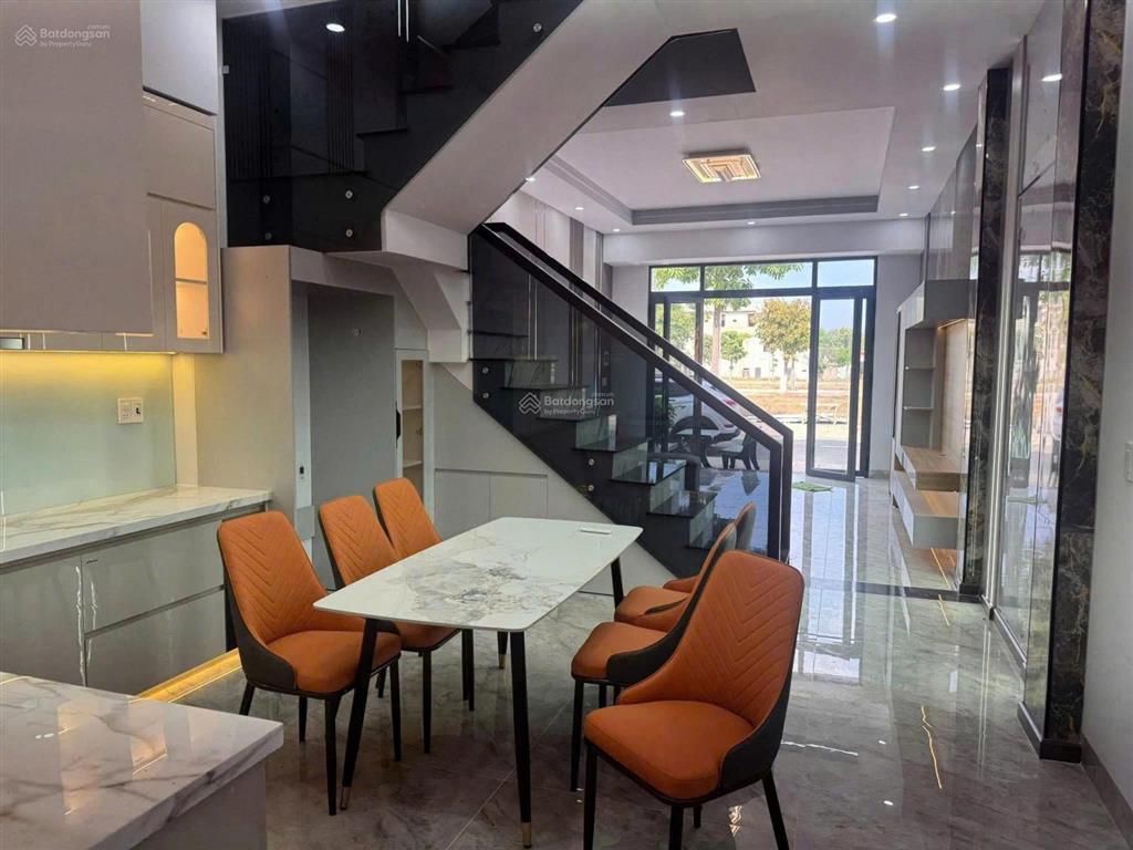 Bán nhà full nội thất gần siêu thị go tân uyên