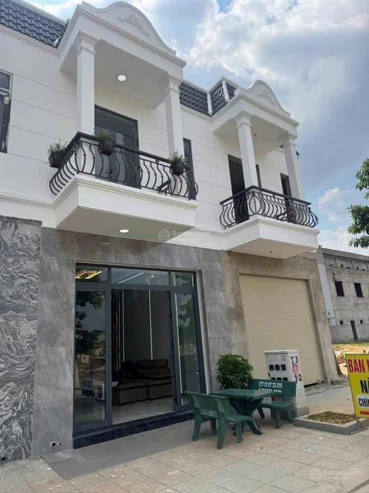 Bán nhà 1 trệt 1 lầu 1 sân thượng mới xây, sổ riêng tại tân uyên bình dương