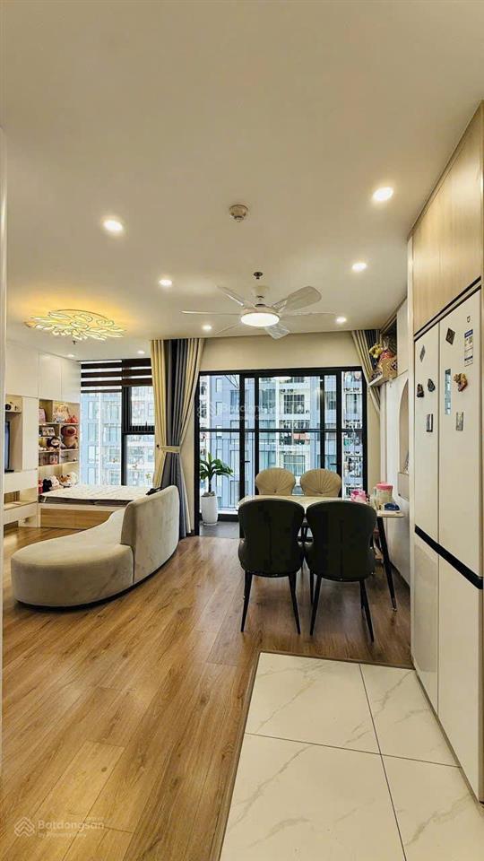 Cần bán căn 2n+ giá 4,8 tỷ , 64m2, tầng 15 the sapphire s301 full nội thất, view đẹp, bc đông nam