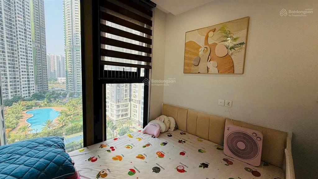 Cần bán căn 2n+ giá 4,8 tỷ , 64m2, tầng 15 the sapphire s301 full nội thất, view đẹp, bc đông nam