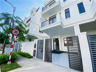 Chính chủ cần cho thuê nhà phố vườn rộng 115.2m2 hướng đông nam, view hồ, ngay cạnh công viên