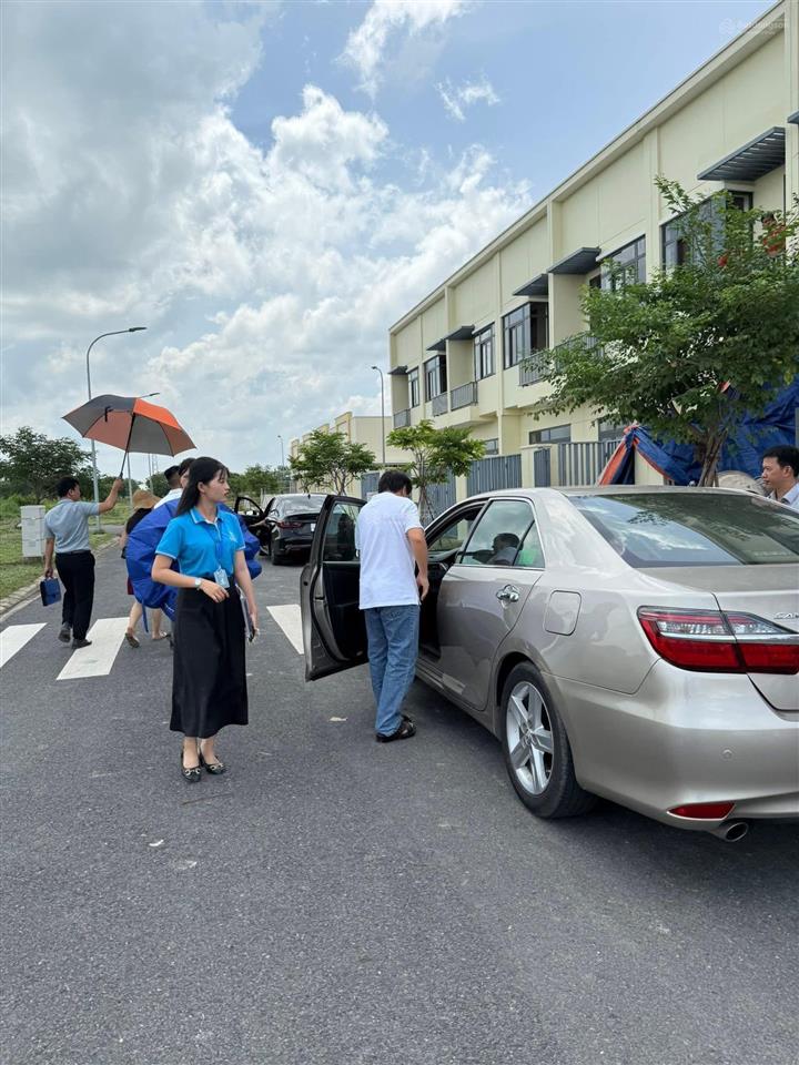 Bán nhà phố hiện đại  kcn phước đông new city  sổ hồng chính chủ