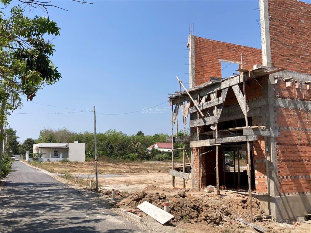 Nợ tiền ngân hàng chính chủ bán rẻ lô đất 106m2 gần mặt tiền đường dt787