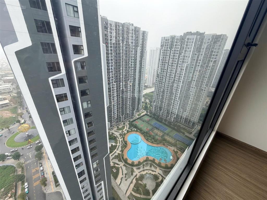 Bán căn góc 64 m2 gs5 vinhomes smart city giá 5,7 tỷ ở luôn