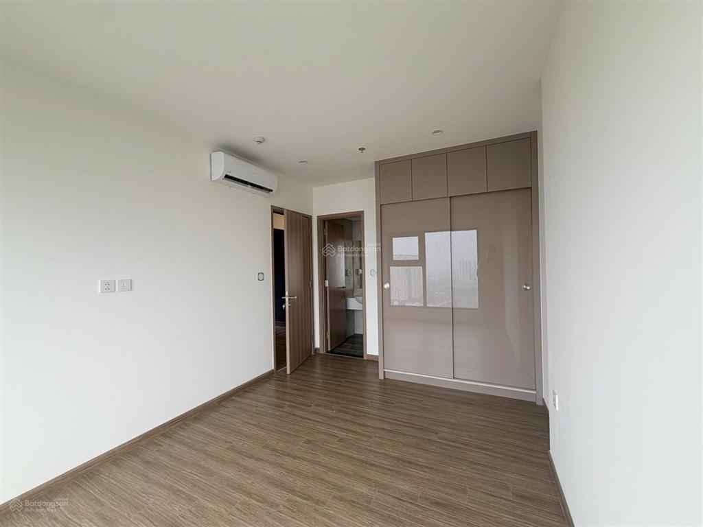 Bán căn góc 64 m2 gs5 vinhomes smart city giá 5,7 tỷ ở luôn