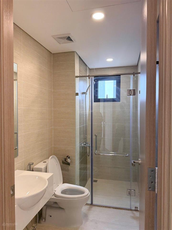 Bán căn góc 64 m2 gs5 vinhomes smart city giá 5,7 tỷ ở luôn