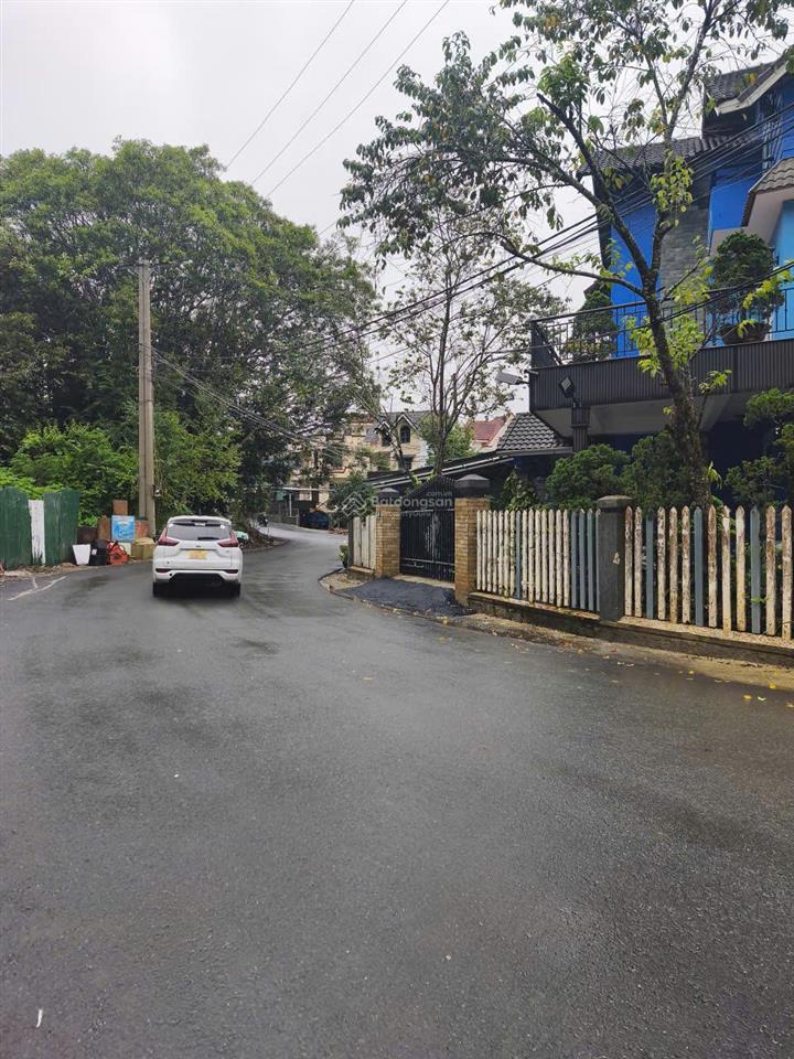 Biệt thự 2 tầng có view đẹp, không triền dóc cách chợ đêm đà lạt 1,5 km, giá 8 tỷ