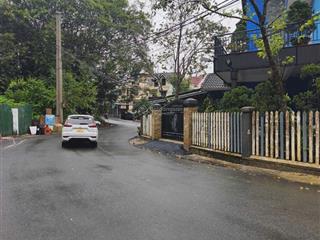 Biệt thự 2 tầng có view đẹp, không triền dóc cách chợ đêm đà lạt 1,5 km, giá 8 tỷ