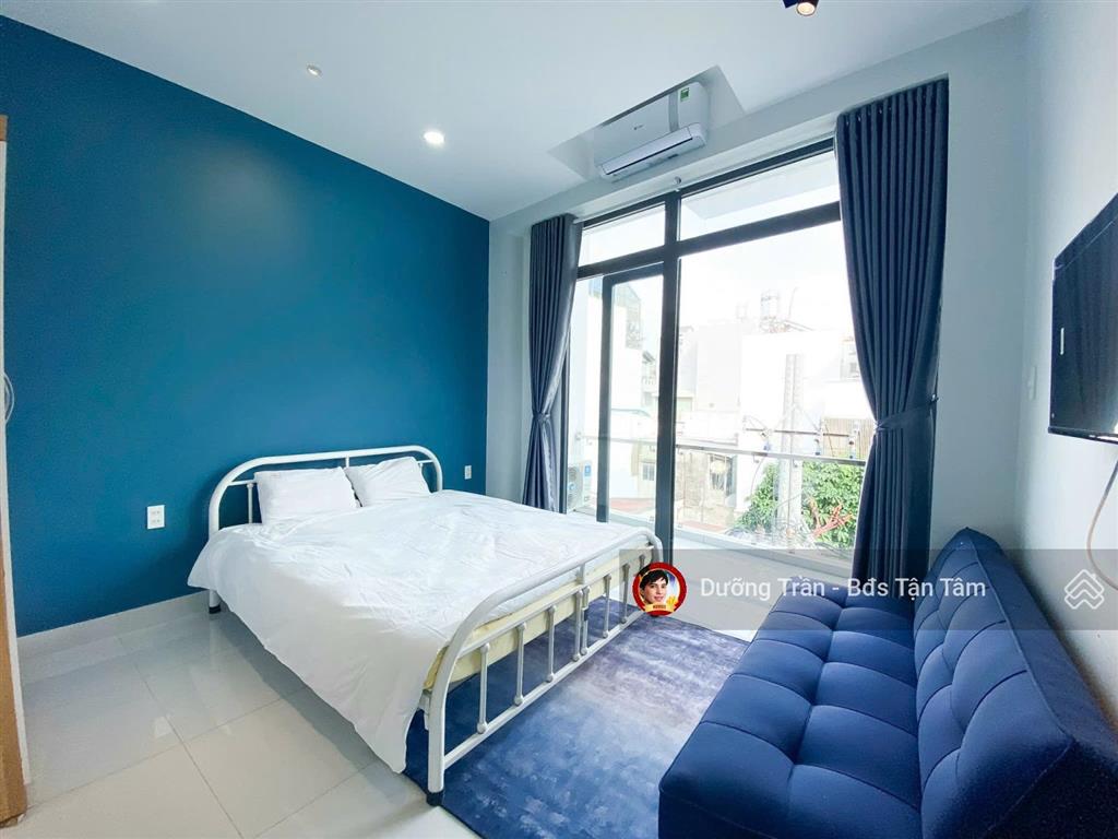 Nhà ngay coopmart phan xích long ban công thang máy khoá vân tay quận phú nhuận