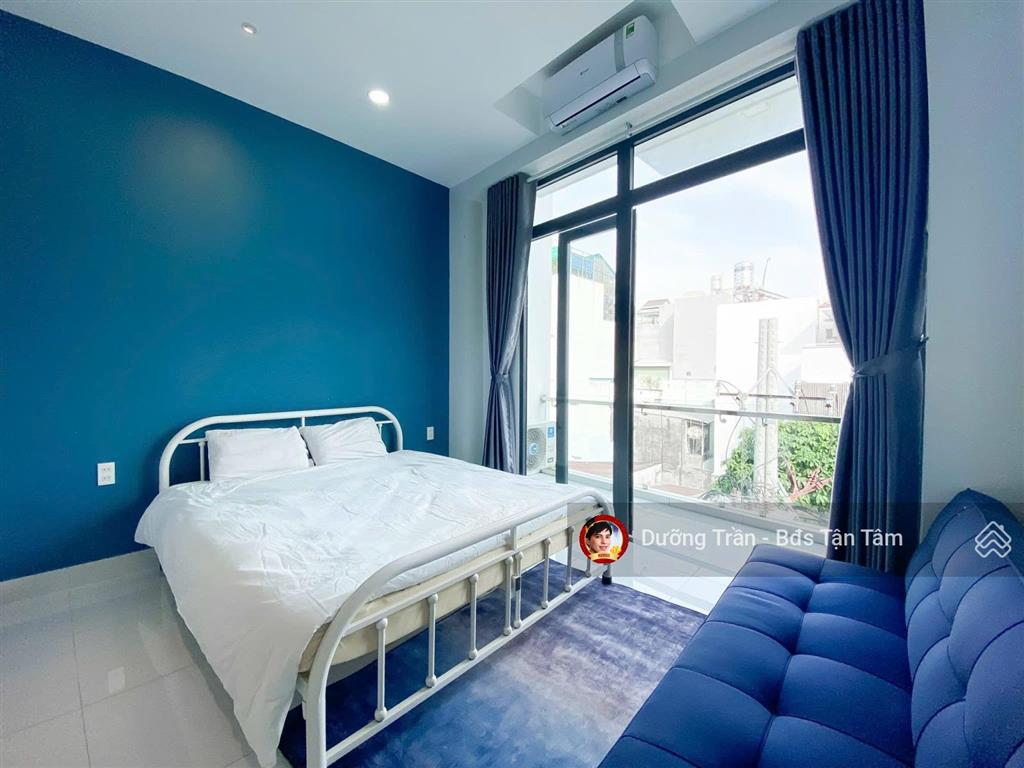Nhà ngay coopmart phan xích long ban công thang máy khoá vân tay quận phú nhuận