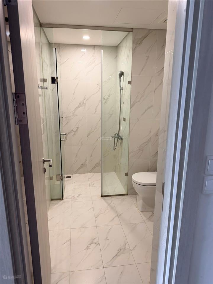 Chính chủ! căn 1n+ 4 tỷ, 47m2, nhà trống, tự decor, giá tốt tại tòa a masterise vinhomes smart city