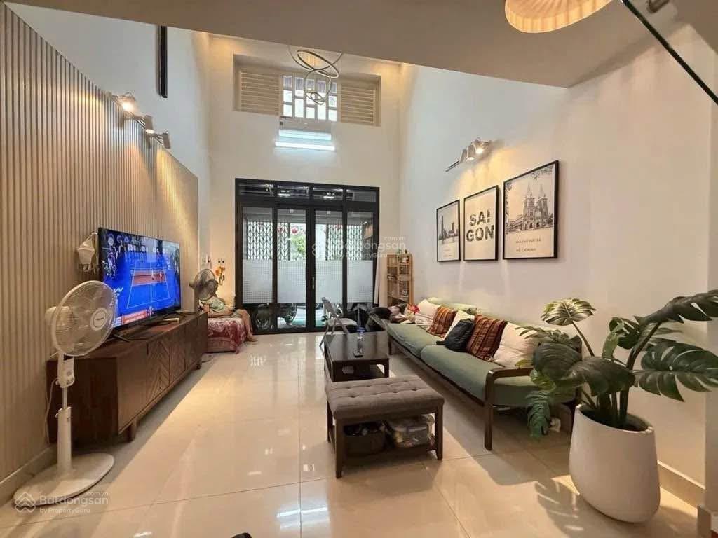 Chính chủ gửi nhà ở hoàng hoa thám cho 2,69 tỷ 49,7m2. nội thất cơ bản, sẵn hđ thuê. sổ hồng riêng