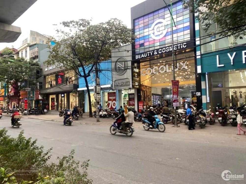 Bán nhà mặt phố quan hoa  kinh doanh  vị trí đẹp nhất  vỉa hè rộng  dt 135m2  mt 5.5m  33 tỷ