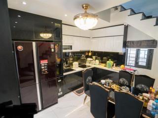 Bán nhà hẻm xe hơi 3 mặt tiền 4,1m x 11m . trệt lững 3 lầu full nội thất cao cấp