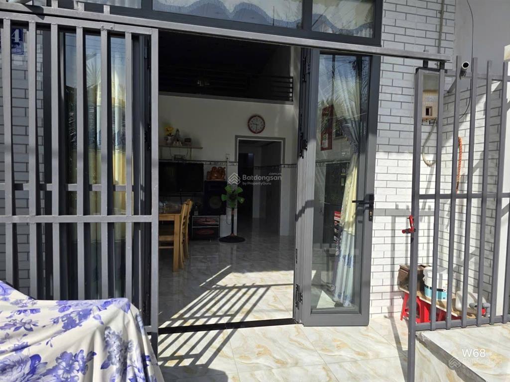 Cần bán gấp nhà 64m2 3 phòng ngủ , x.tân an hội ,củ chi . giá 733 triệu