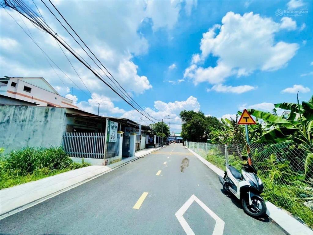 Chủ ngộp bán đất 300m2 full thổ, ngay x. tân an hội, củ chi