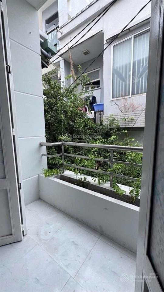 Bán nhà nhỏ , hẻm 2m, đường phạm hùng chánh hưng q8sát cầu chánh hưng giáp q5dt16m2(2tầng)