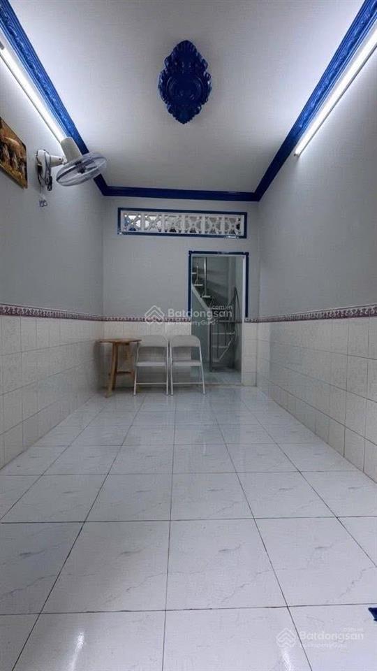 Bán nhà nhỏ , hẻm 2m, đường phạm hùng chánh hưng q8sát cầu chánh hưng giáp q5dt16m2(2tầng)