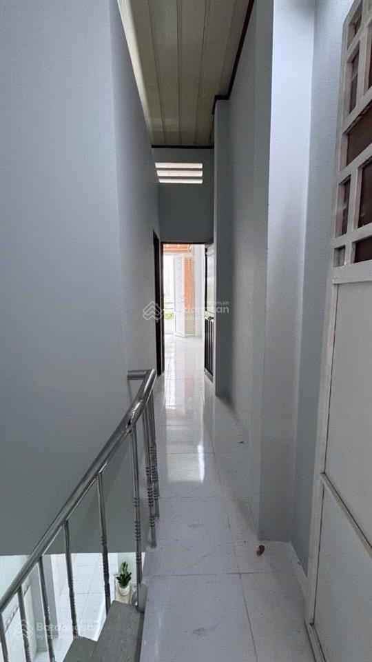 Bán nhà nhỏ , hẻm 2m, đường phạm hùng chánh hưng q8sát cầu chánh hưng giáp q5dt16m2(2tầng)