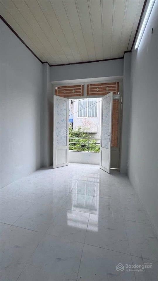 Bán nhà nhỏ , hẻm 2m, đường phạm hùng chánh hưng q8sát cầu chánh hưng giáp q5dt16m2(2tầng)