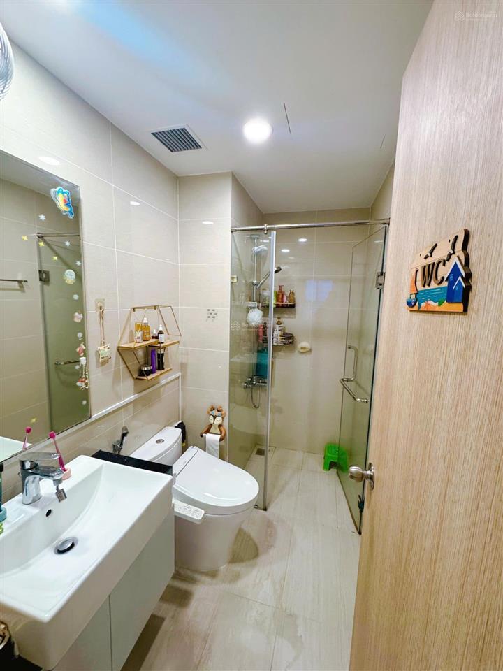 Bán căn 2pn 68m2  full nội thất nhà đẹp  tầng cao + view ngắm công viên + sân bay cực đẹp