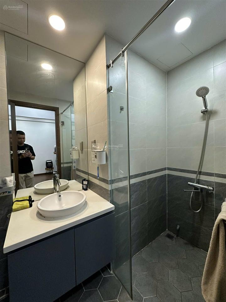 Chính chủ gửi bán căn 2pn+1wc 57m2 tại the botanica  tầng cao + view đông nội khu yên tĩnh