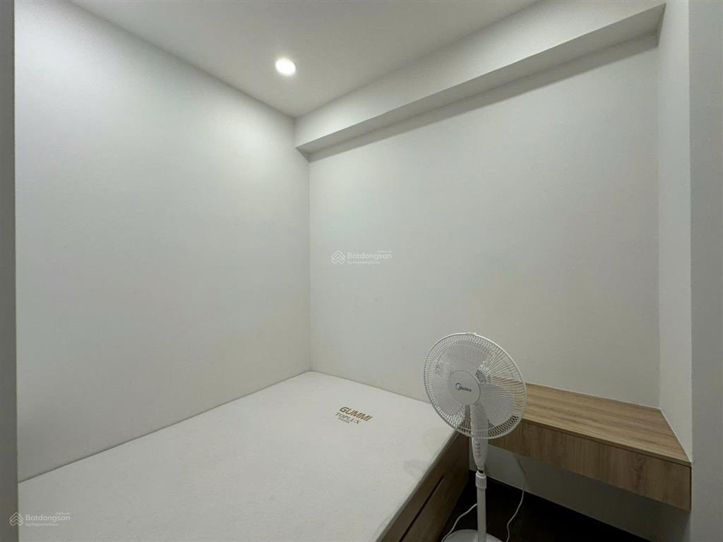Chính chủ gửi bán căn 2pn+1wc 57m2 tại the botanica  tầng cao + view đông nội khu yên tĩnh