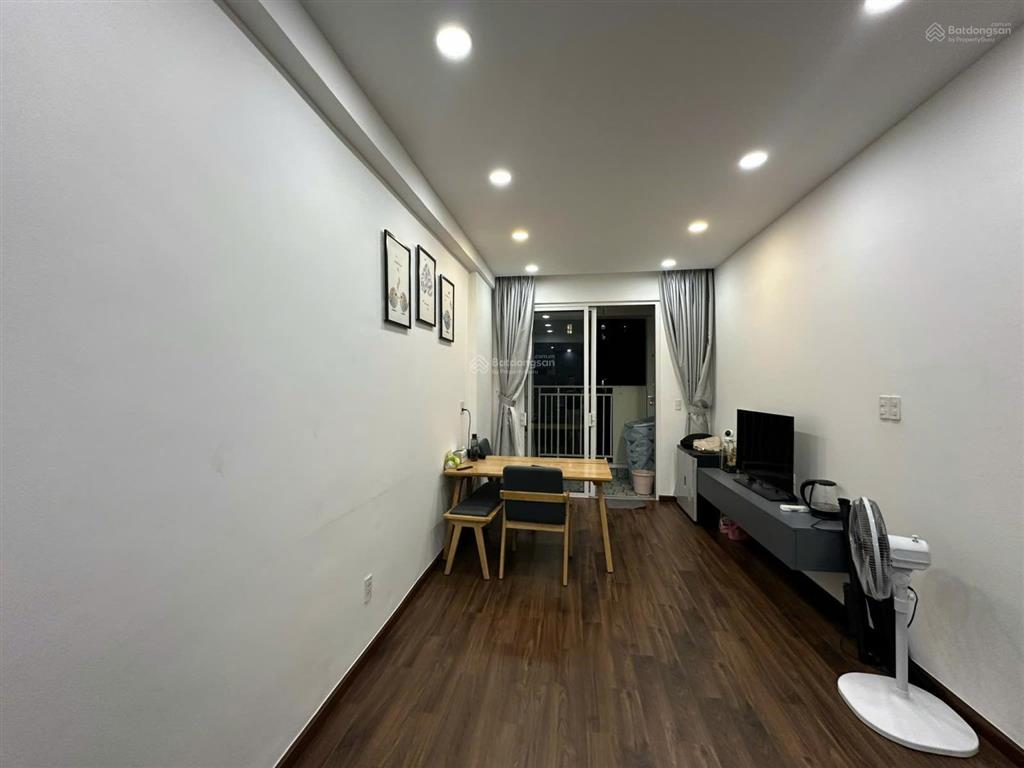 Chính chủ gửi bán căn 2pn+1wc 57m2 tại the botanica  tầng cao + view đông nội khu yên tĩnh