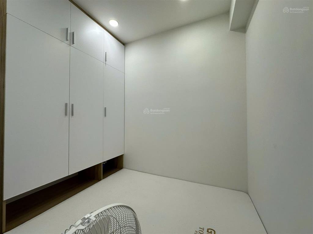 Chính chủ gửi bán căn 2pn+1wc 57m2 tại the botanica  tầng cao + view đông nội khu yên tĩnh