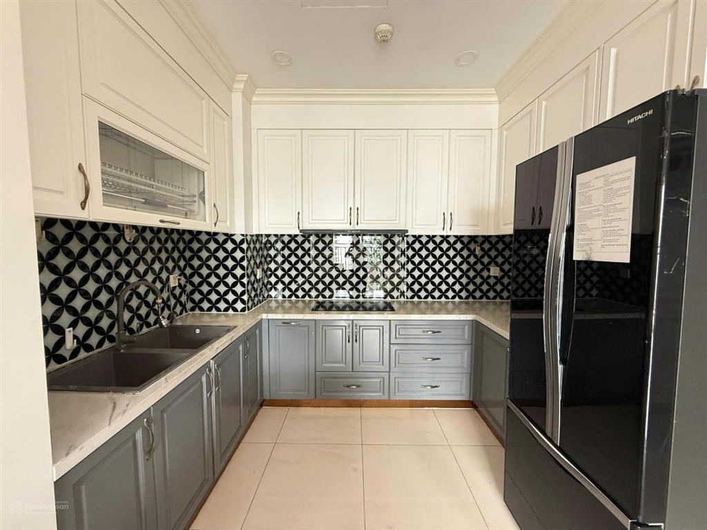 Hot! hạ giá bán căn 3pn+2wc 103m2 view đông nội khu cực đẹp. sẵn nội thất đầu tư để ở
